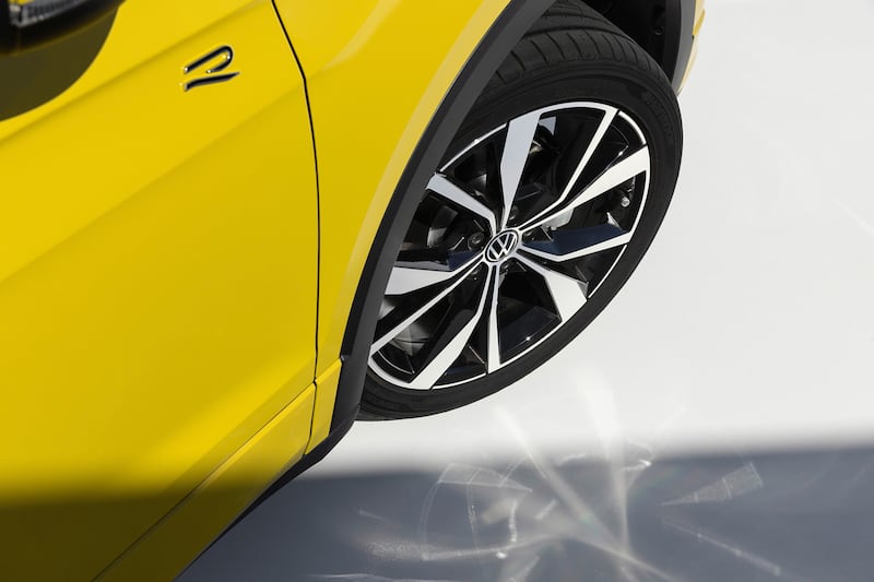 Nuova Volkswagen T-Cross 2023: le immagini del restyling 7