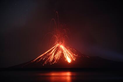 L'eruzione del vulcano Krakatau dello scorso luglio 2