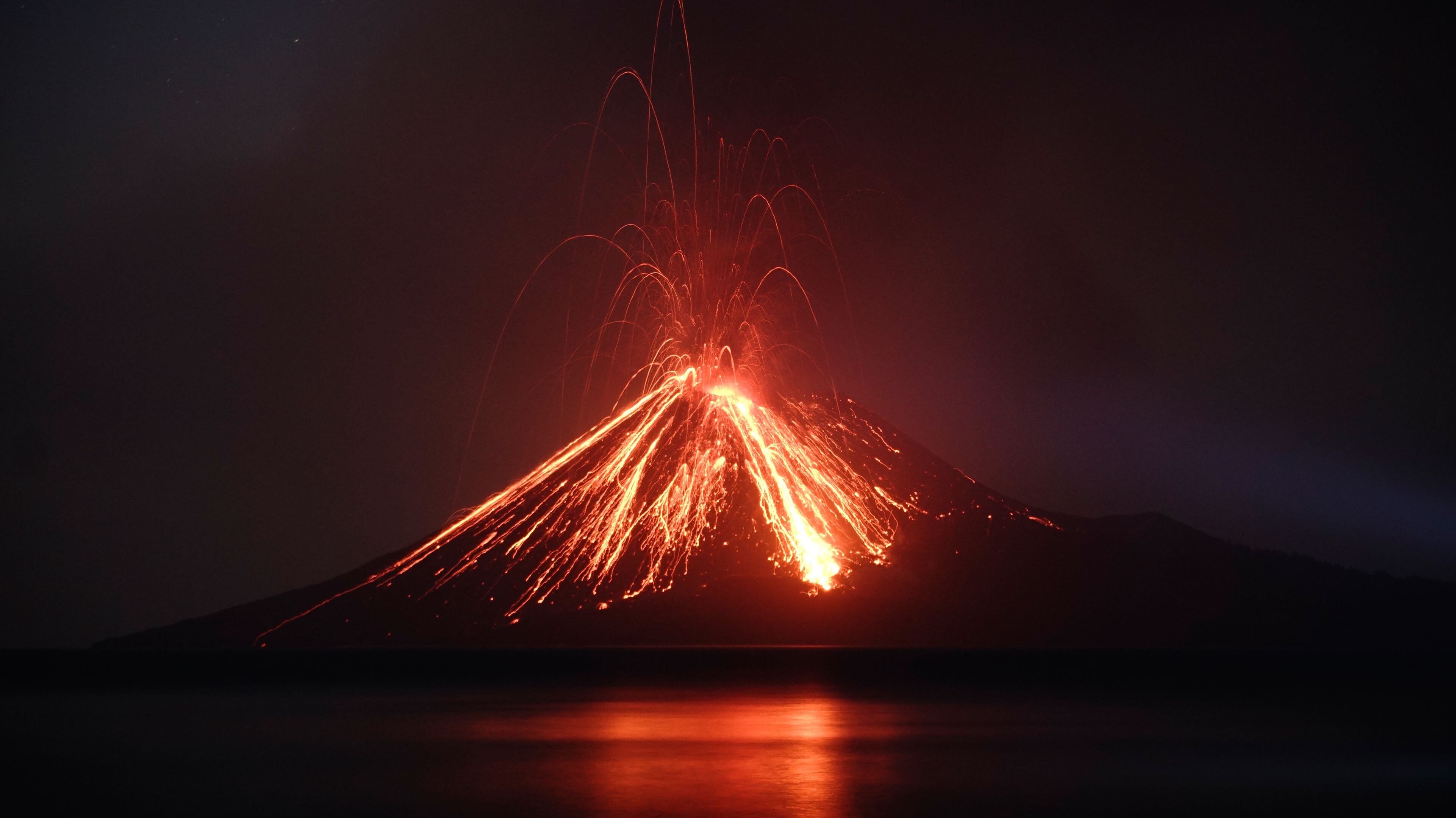 Allarme Etna: "Dalle faglie esce il gas radon: è cancerogeno"