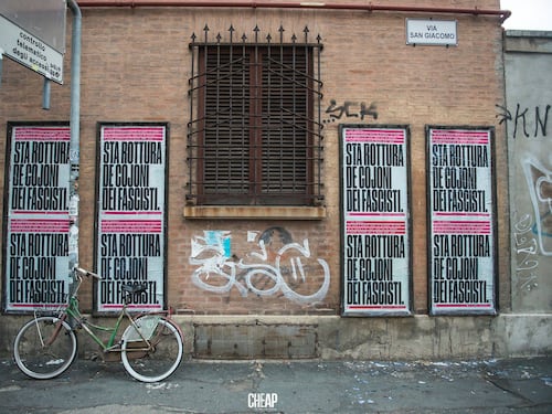 Manifesto choc a Bologna: "Sta rottura de c... dei fascisti"