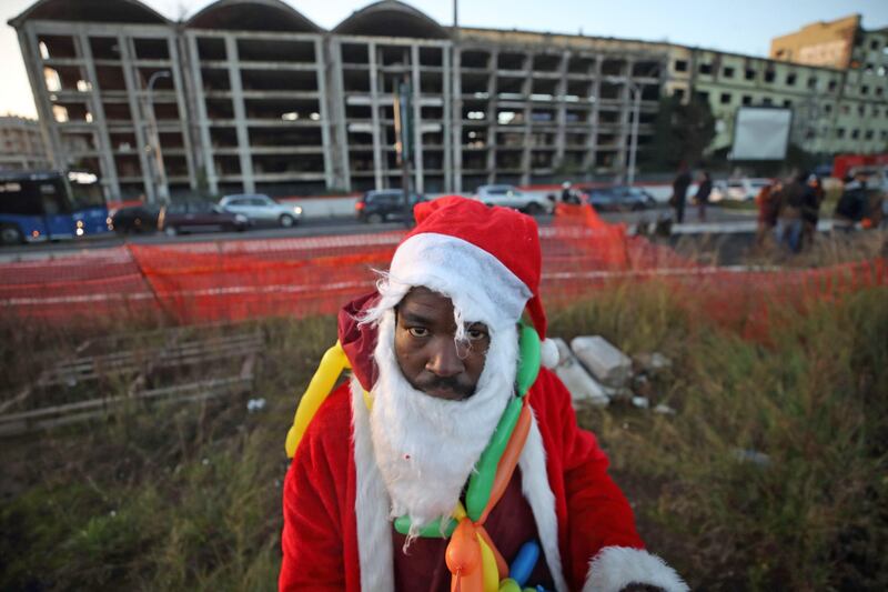 Roma, lo sgombero della fabbrica occupata da più di 500 migranti 9