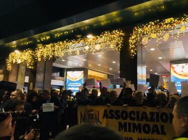 Milano, arriva la protesta dei pendolari: "#Adesso basta disservizi, cancellazioni e poca sicurezza" 2