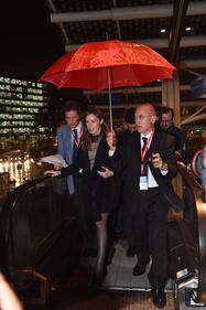 La Boschi con l'ombrellino rosso 1