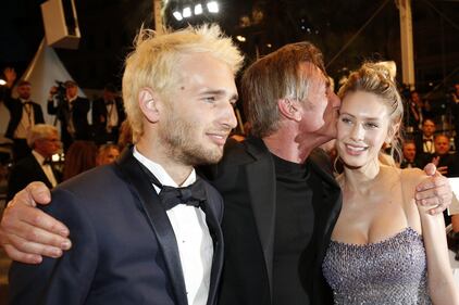 La figlia di Sean Penn gli ruba la scena a Cannes 24