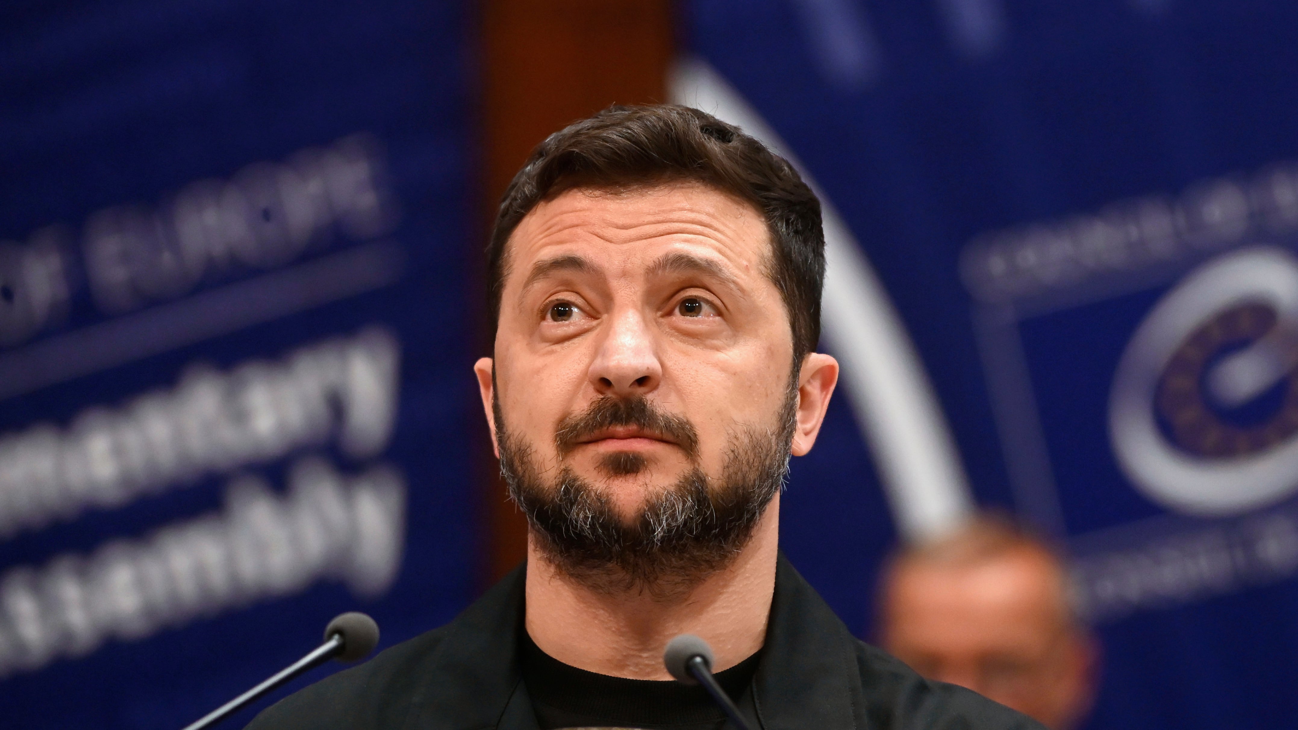 L'Ue: "Pieno sostegno all'ingresso di Kiev". Ma l'Ungheria si sfila: "Noi contrari al 95%"
