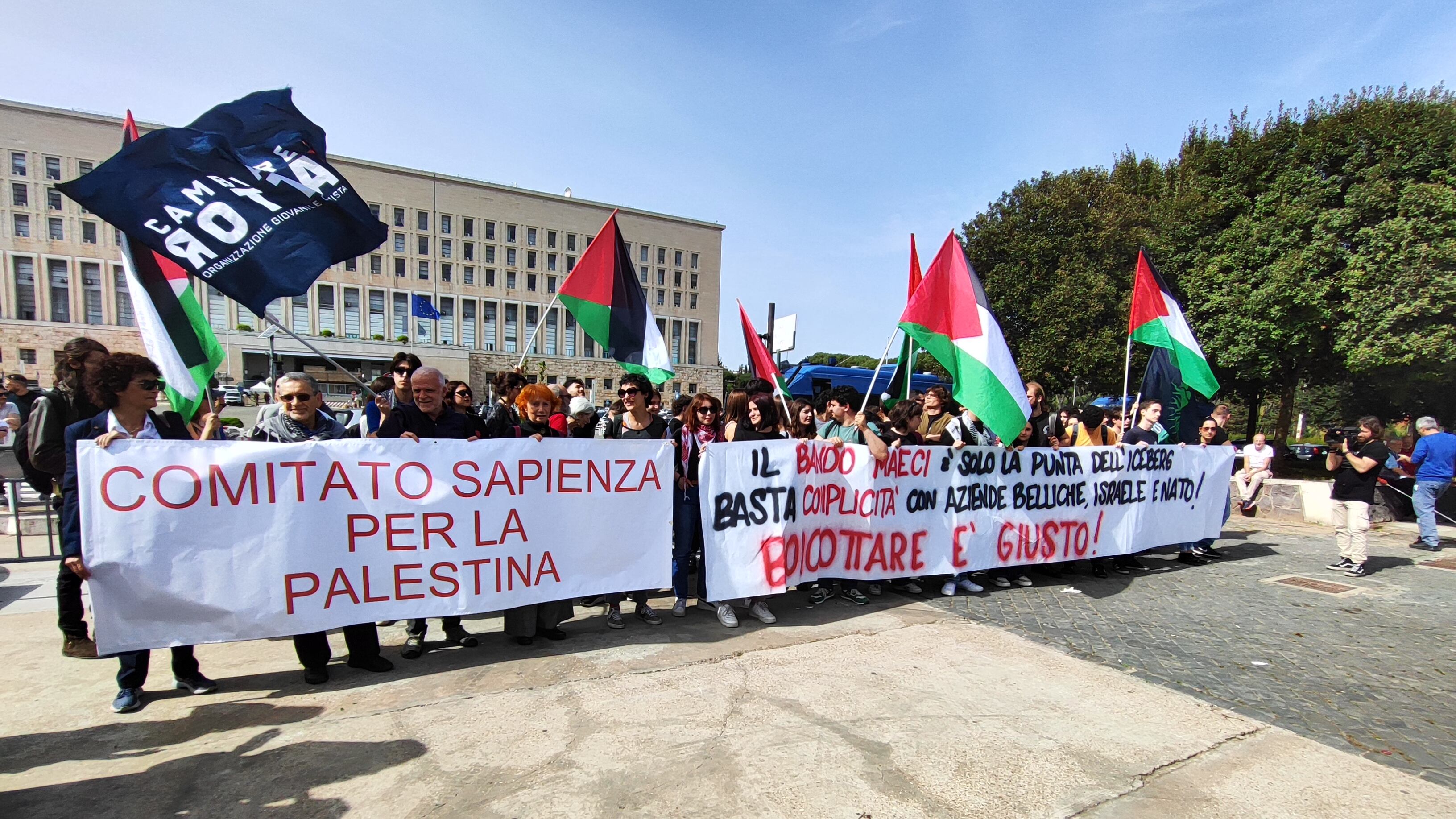 "No al bando con Israele". E i docenti pro Palestina scendono in piazza con gli studenti
