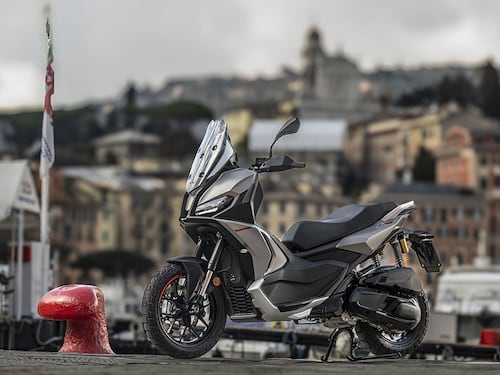 Aprilia SR GT 400: il maxiscooter che strizza l’occhio alle sorelle maggiori