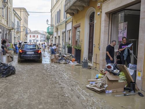 Gli sciacalli senza scrupoli: così saccheggiano le case alluvionate nelle Marche