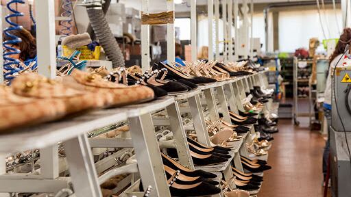 Imprese calzaturiere e sindacati al governo: "Subito interventi, a rischio produzione e lavoro"