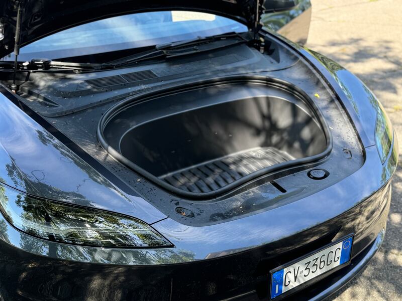 Tesla Model 3 Long Range 2024: guarda la gallery del modello con più autonomia 18