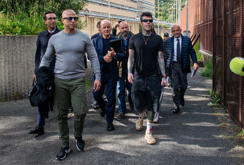 Fedez fuori dal tribunale di Roma: "E' andata benissimo" 4