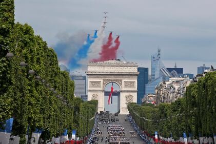 Parigi, parata per la festa del 14 luglio 2