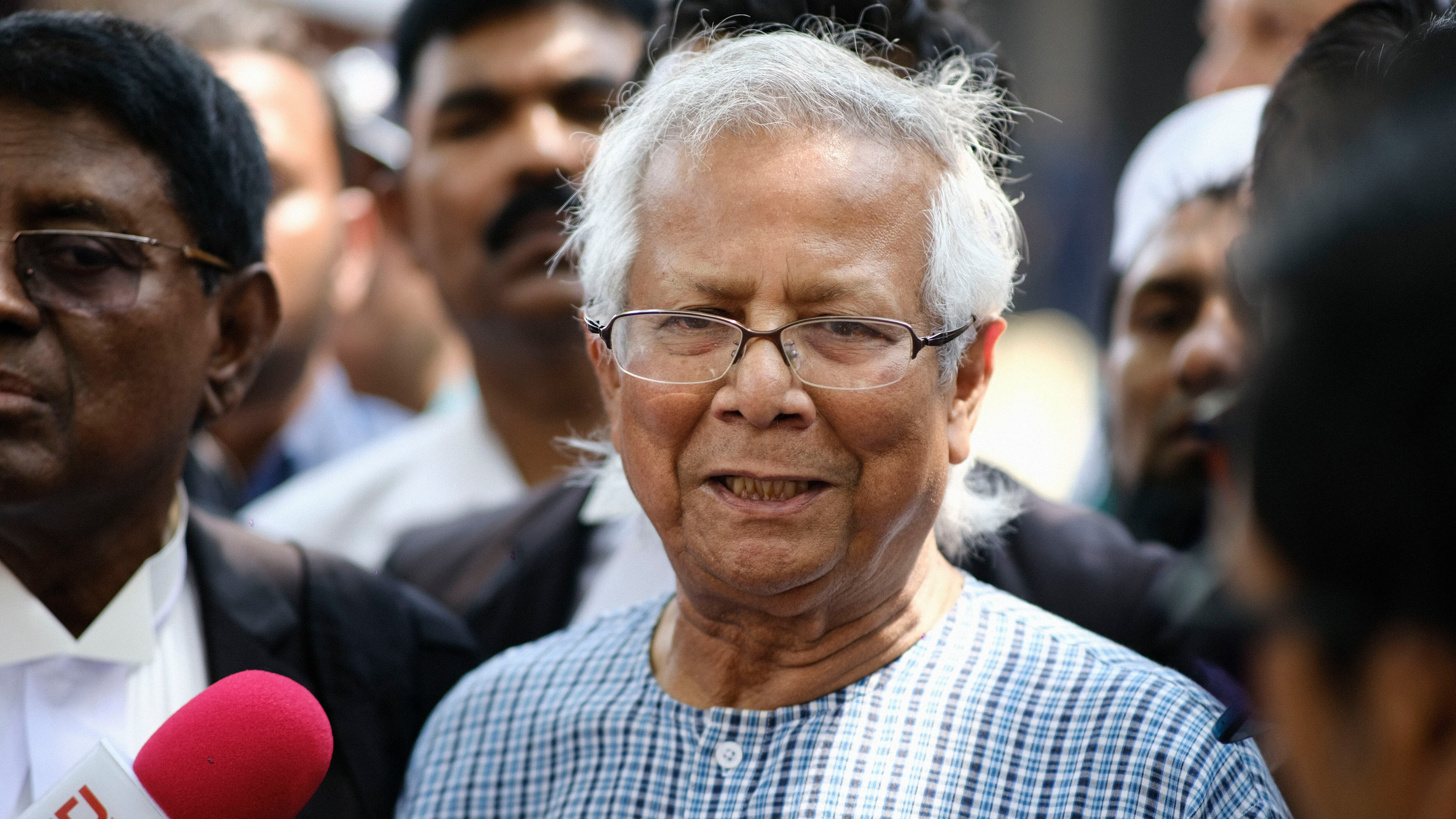 Bangladesh, il Nobel per la pace a capo del governo