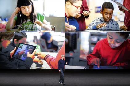 Apple svela l'iPhone 7 15