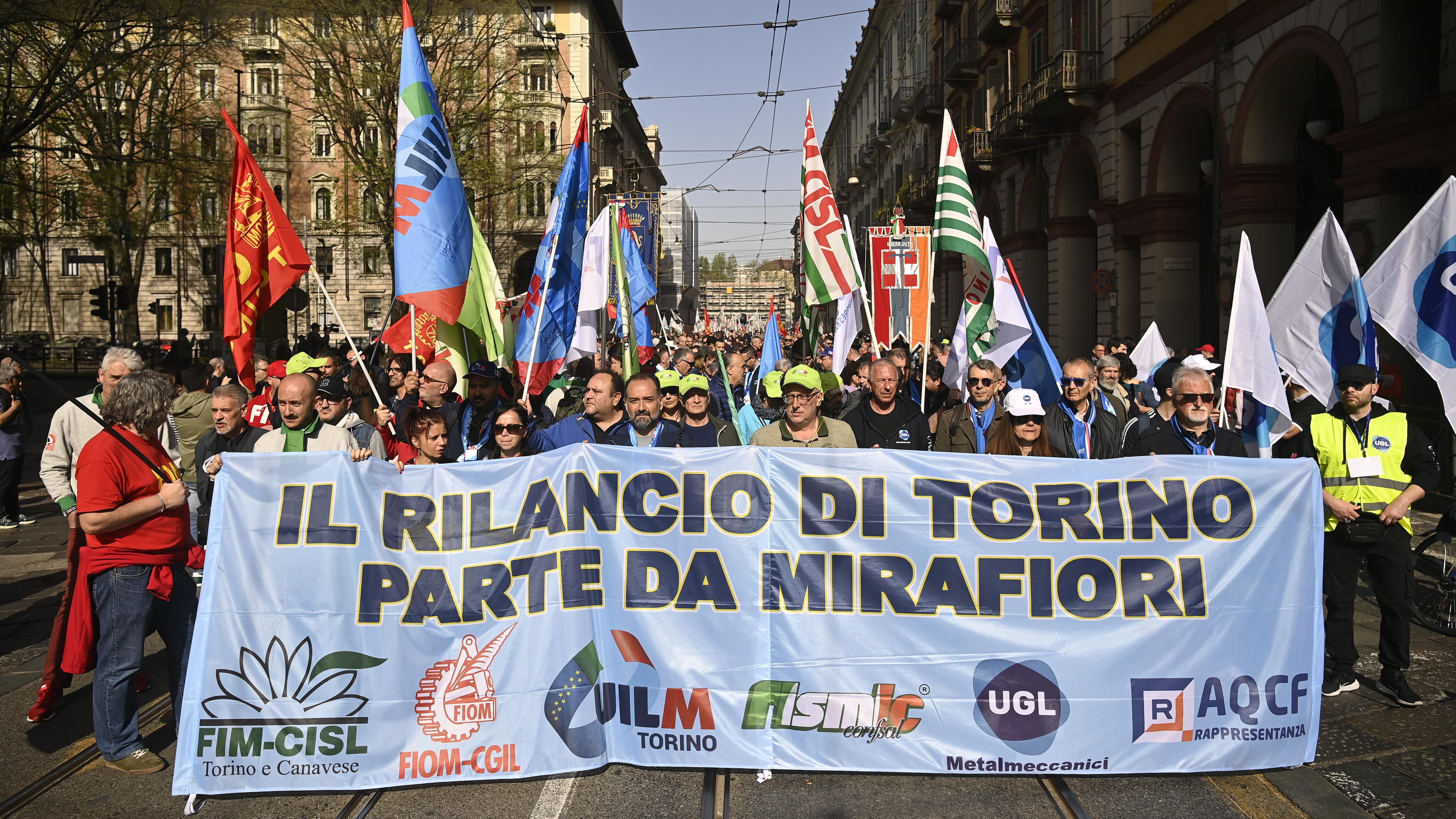 La marcia dei 10mila contro Stellantis