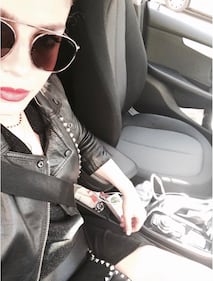 Emma Marrone, sexy in calze a rete 17