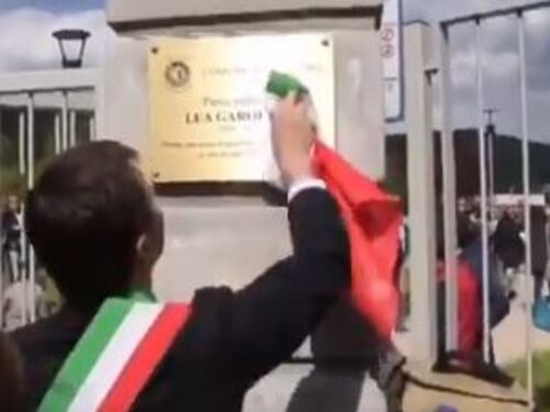 Pulisce targa col tricolore: Gori potrebbe rischiare fino a 2 anni di carcere