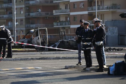 Roma, fiamme in camper di rom: morte tre sorelle 7