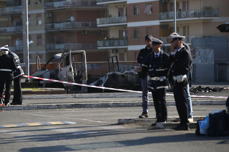 Roma, fiamme in camper di rom: morte tre sorelle 7