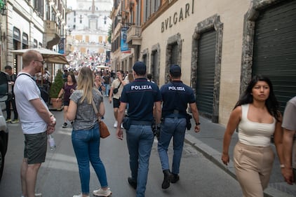 Dai sotterranei fanno un buco ed entrano da Bulgari: bottino di 500mila euro 12