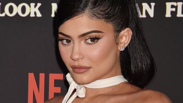 Kylie Jenner preoccupata per i fan: "State a casa. Nessuno è immune"
