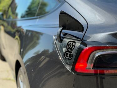 Tesla Model 3 Long Range 2024: guarda la gallery del modello con più autonomia 8
