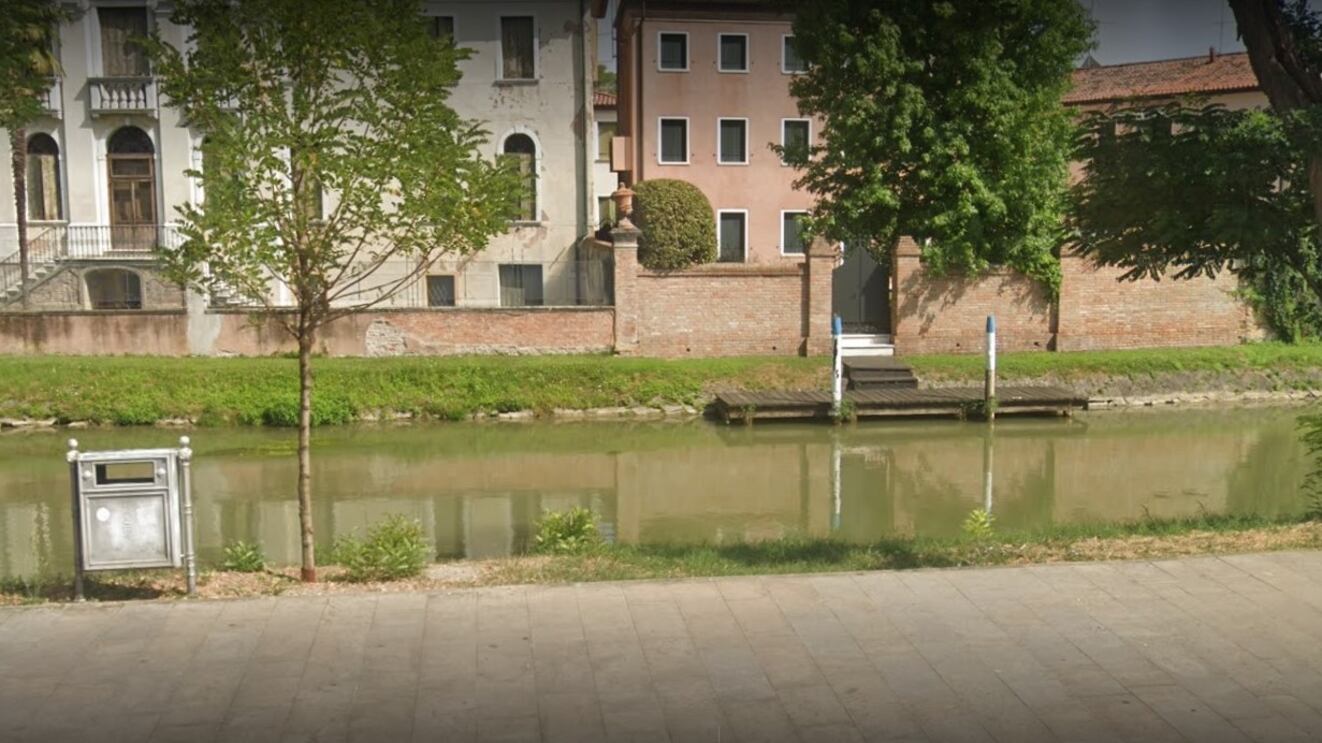 Anziano rischia di annegare nel Brenta, due ragazzi si tuffano e lo salvano