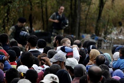 Macedonia, duri scontri polizia-migranti 17