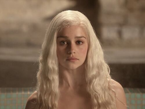 Emilia Clarke: "Bevo vodka per recitare nuda in Game of Thrones"