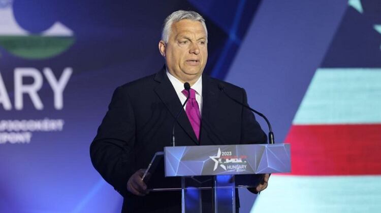 "Come comunismo e marxismo". La riscossa dei conservatori contro il politicamente corretto parte da Budapest