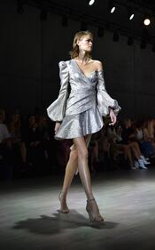 Le modelle sfilano alla Fashion Week Australia 2019 8