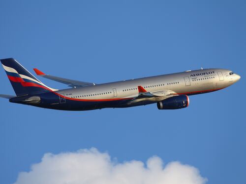 Russia, comandante muore d'infarto mentre pilota l'aereo: necessario l'atterraggio di emergenza