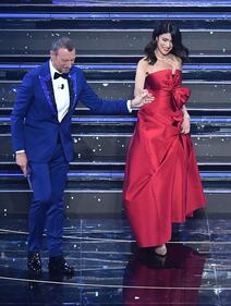 Sanremo 2022, la bellezza di Anna Valle incanta l'Ariston 1
