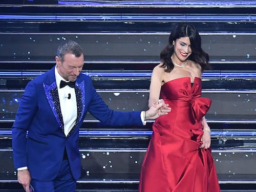 Sanremo 2022, la bellezza di Anna Valle incanta l'Ariston