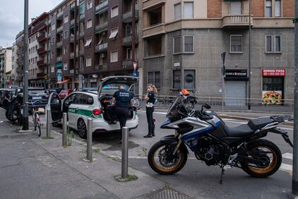 Ciclista investito da una moto a Milano: è gravissimo 2