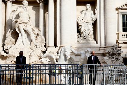 La passerella alla Fontana di Trevi 1