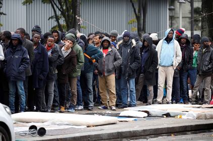 Parigi invasa dai migranti 12