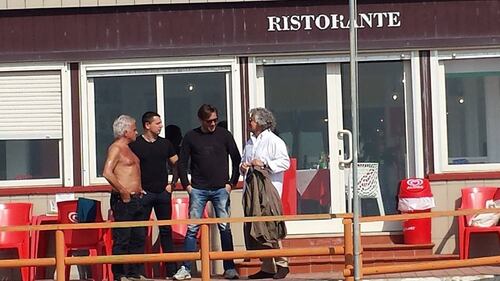 Il vertice in spiaggia dei grillini 11