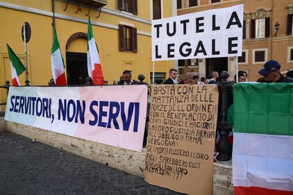 La manifestazione delle forze dell'ordine 1