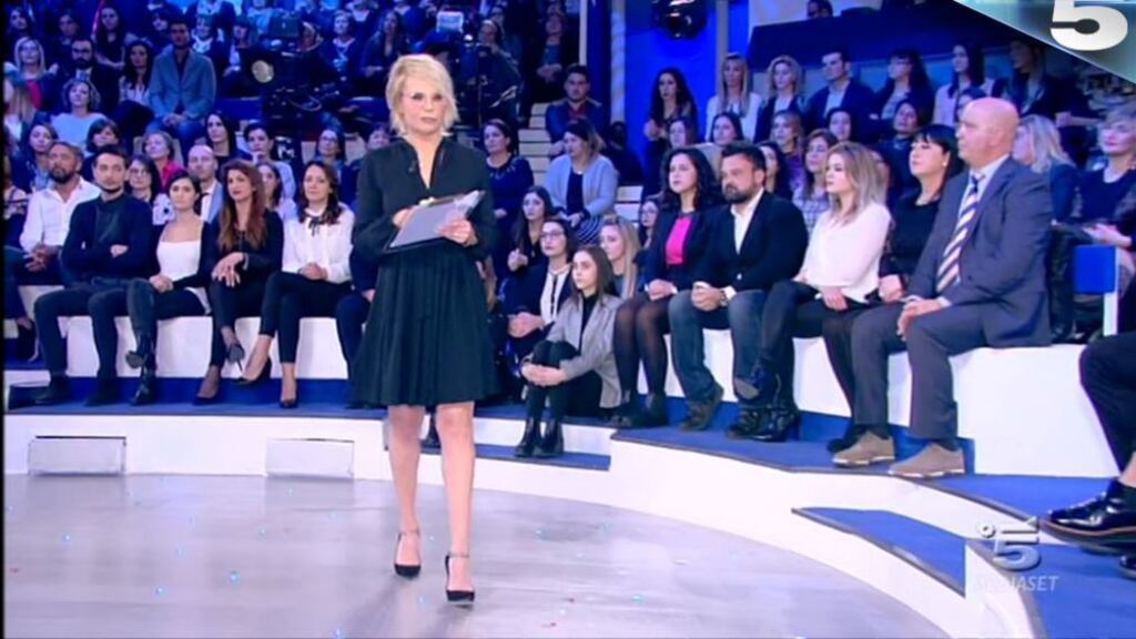 C'è posta per te, Daniele cerca suo padre. Ma lui chiude la busta