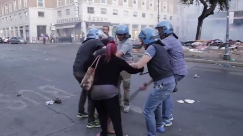 Roma, agente colpisce migrante con manganellate sui testicoli