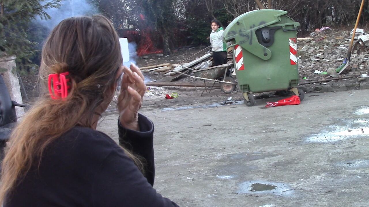I rom di via Idro: "Non sgomberateci, vogliamo vivere così!"