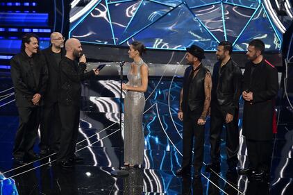 Sanremo 2024: ecco il look della seconda serata del Festival dei Negramaro 4