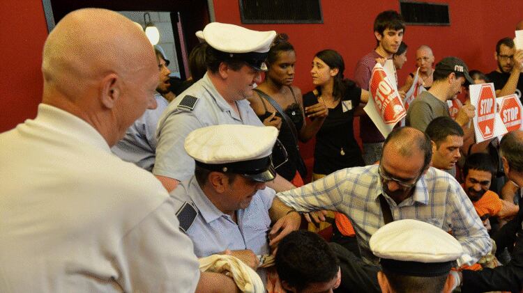Sala rossa okkupata dagli anti-Doria