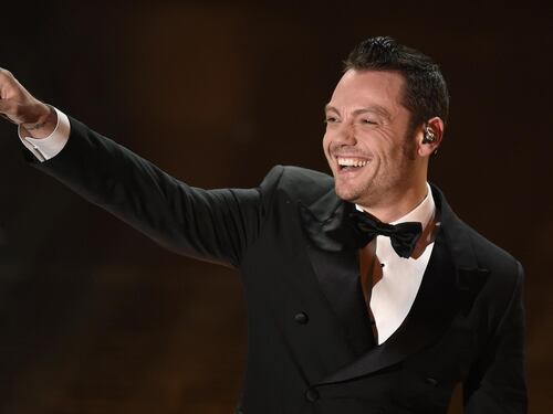 Ora Tiziano Ferro ha imparato la lingua degli stadi