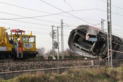 Al via le operazioni di rimozione del Frecciarossa deragliato 2