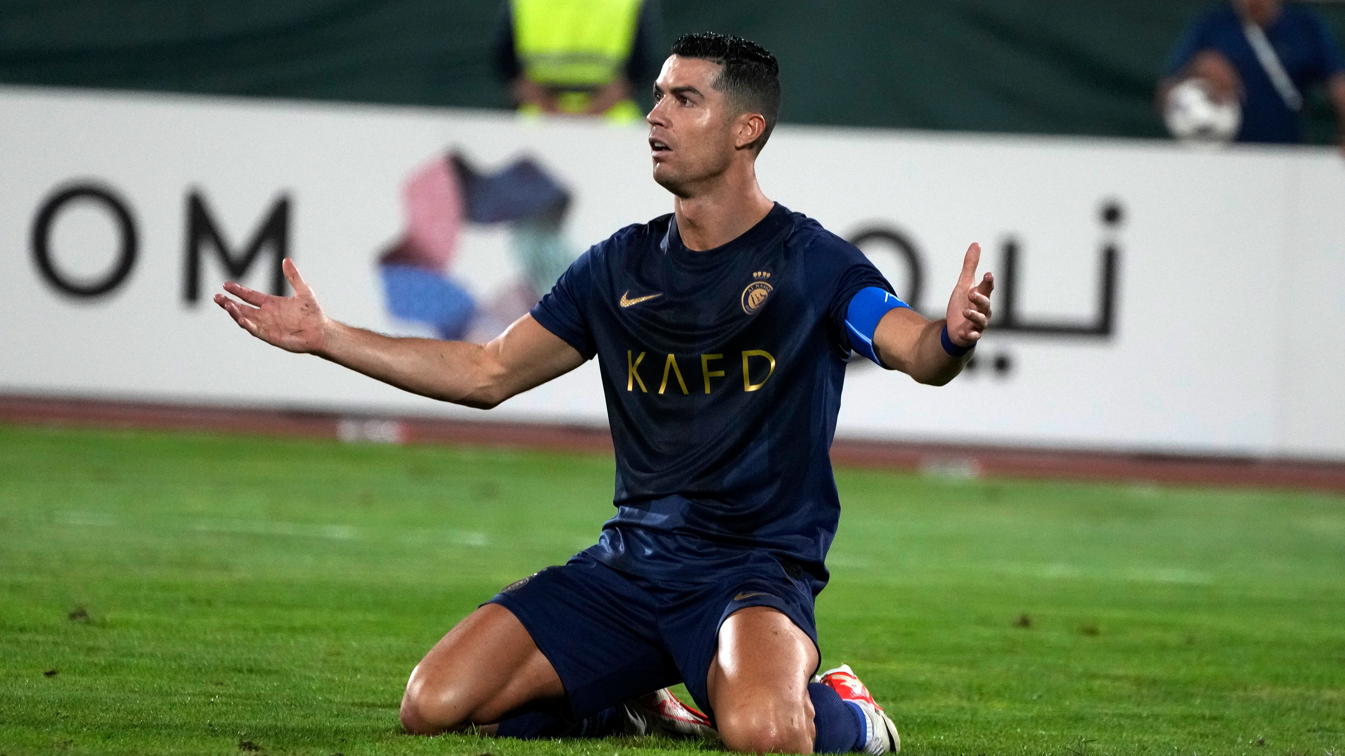 Interventi di botox e filler per 50mila euro non pagati: chirurgo fa causa a Cristiano Ronaldo