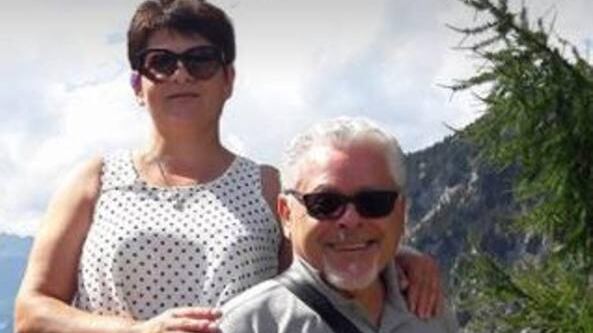 Accoltella il convivente e lo evira mentre muore