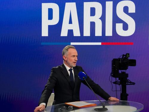 Le barricate rosse per tenere Parigi