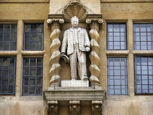 Caccia aperta alle statue "colonialiste"